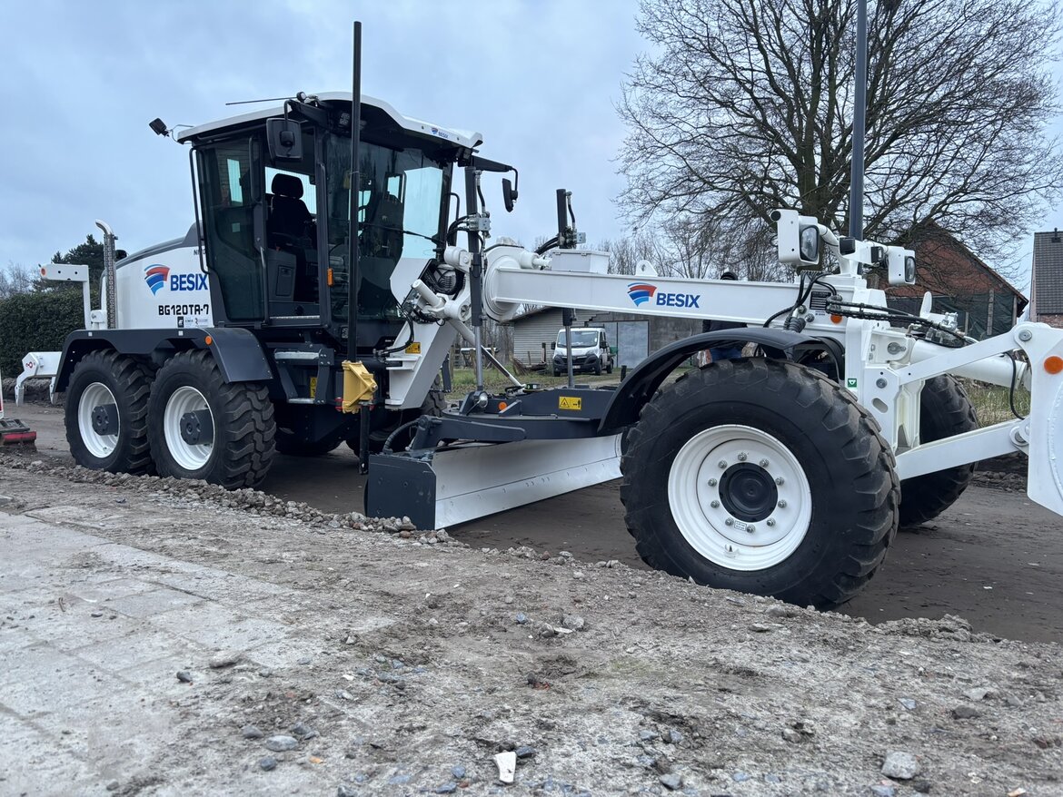 TOPCON MC-MAX gradersysteem op HBG grader van Besix Infra TOPCON MC-MAX gradersysteem op HBG grader van Besix Infra