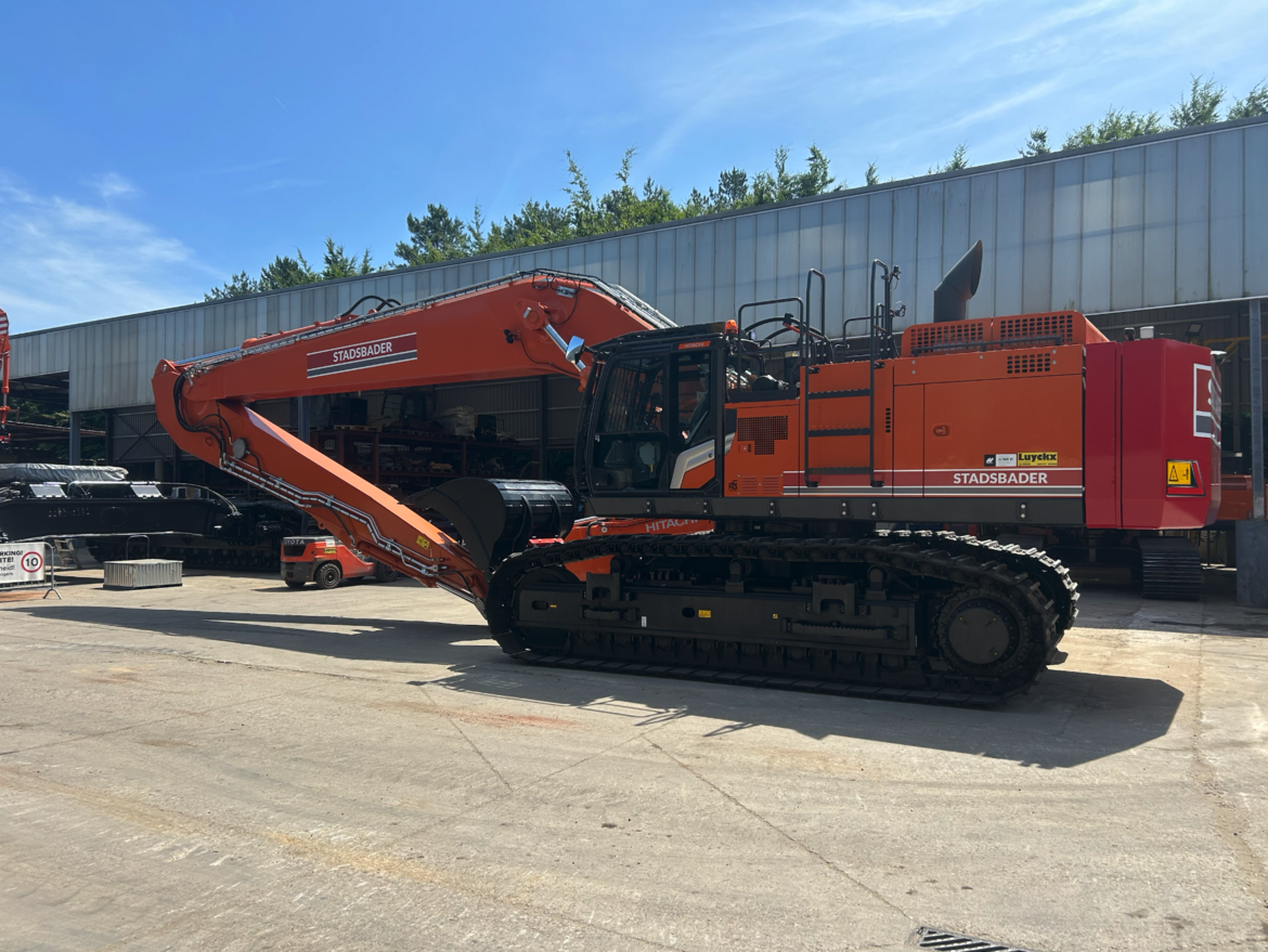 TOPCON MC-MAX GX90 Stadsbader Hitachi ZX690 long front Xwatch TOPCON MC-MAX GX90 Stadsbader Hitachi ZX690 long front Xwatch
